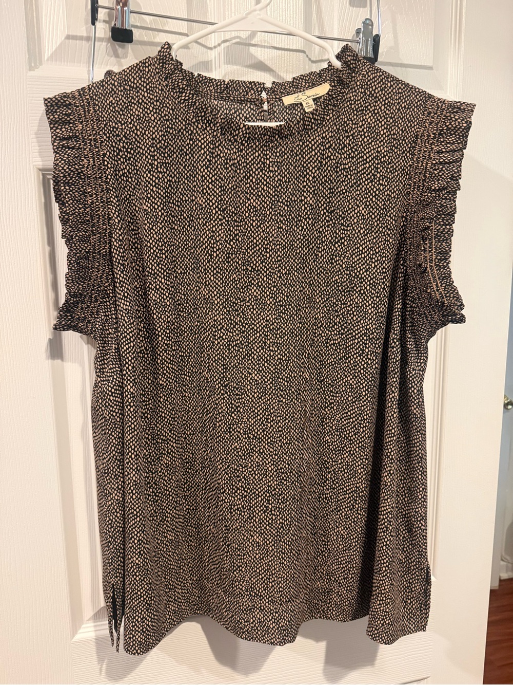 Les Serein Stitch Fix Ruffle Sleeve Blouse 1X Black & Blush Print